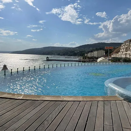 Lägenhet Perfect Sea And Pool View Marina
